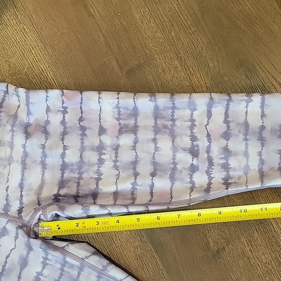 Athleta Elation Printed Capri Leggings xdPurple Gray Tie-Dye Stripe Slit… - Picture 8 of 12